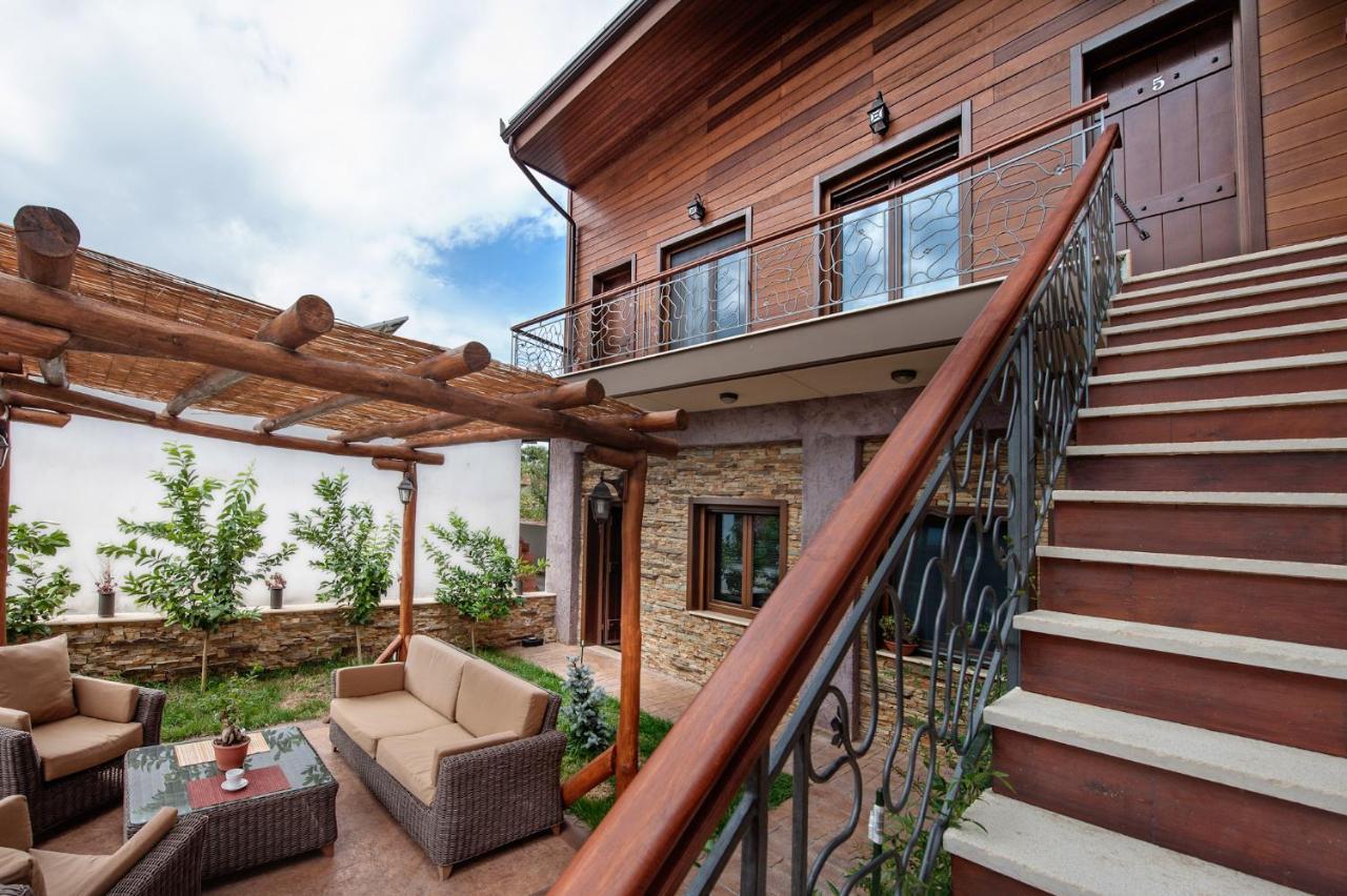 Polys Guest House Katachás 外观 照片