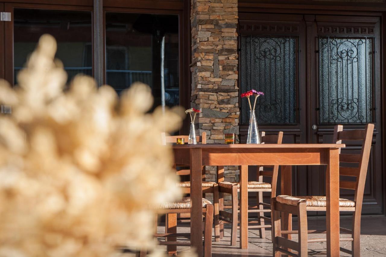 Polys Guest House Katachás 外观 照片