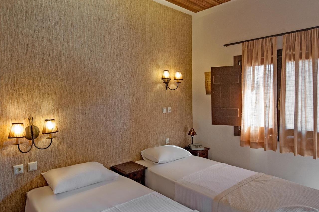 Polys Guest House Katachás 外观 照片