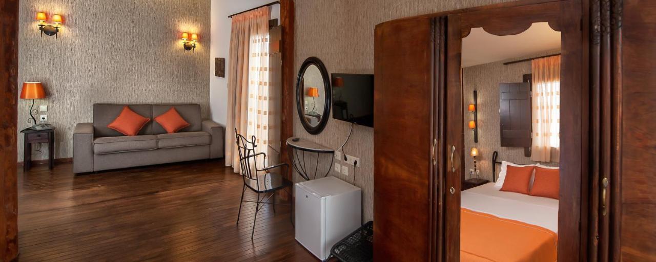 Polys Guest House Katachás 外观 照片