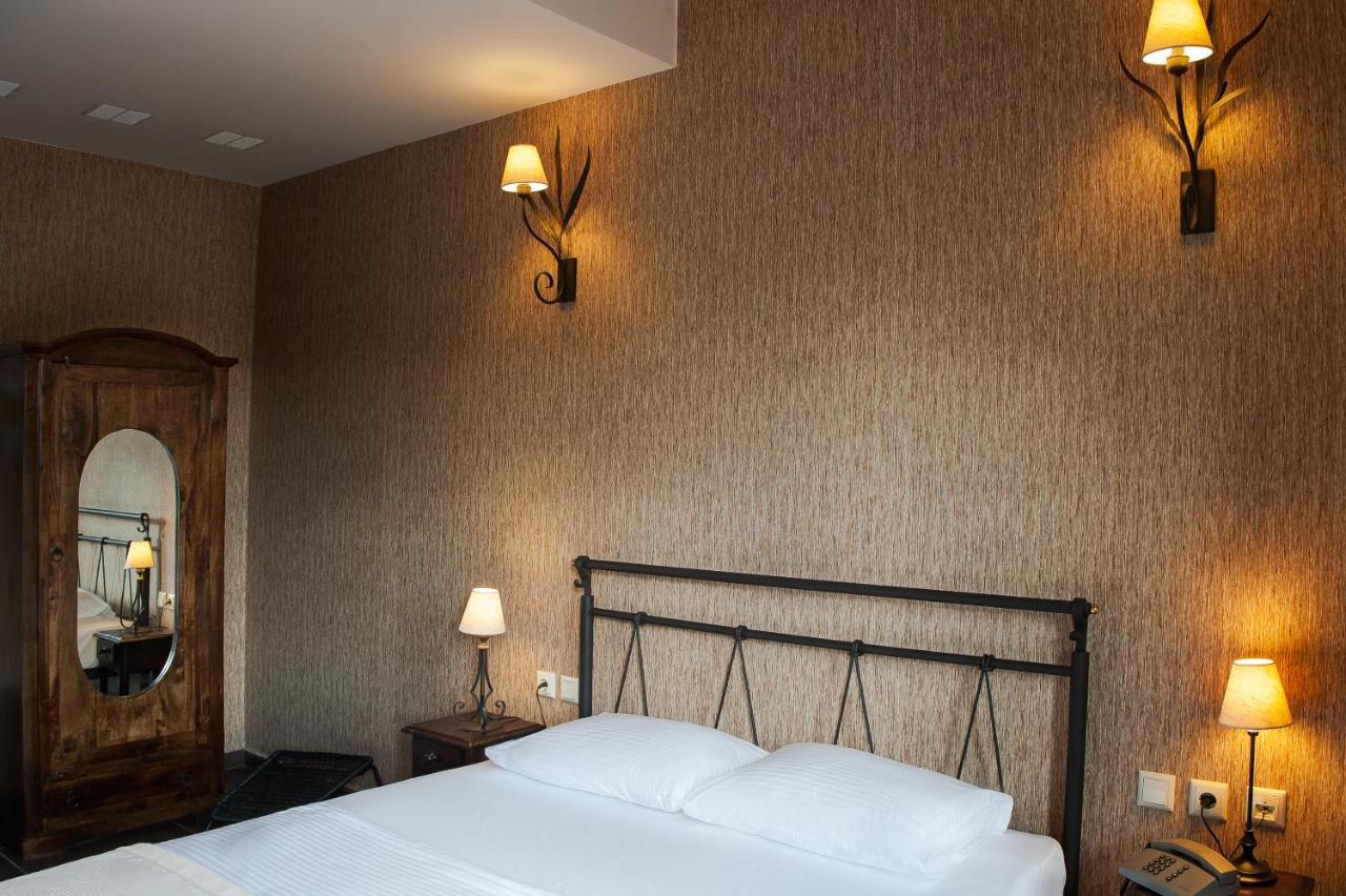 Polys Guest House Katachás 外观 照片