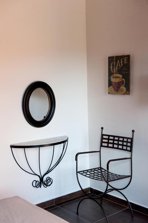 Polys Guest House Katachás 外观 照片