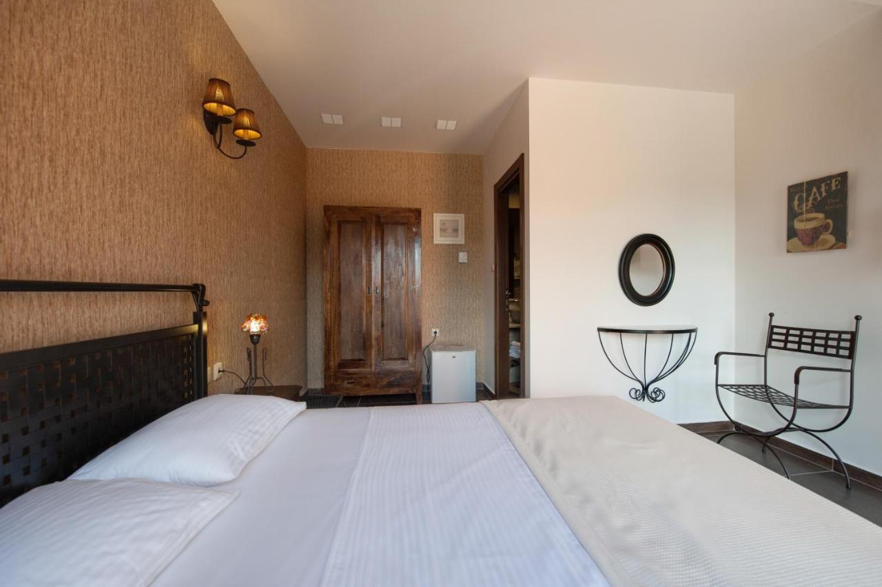 Polys Guest House Katachás 外观 照片