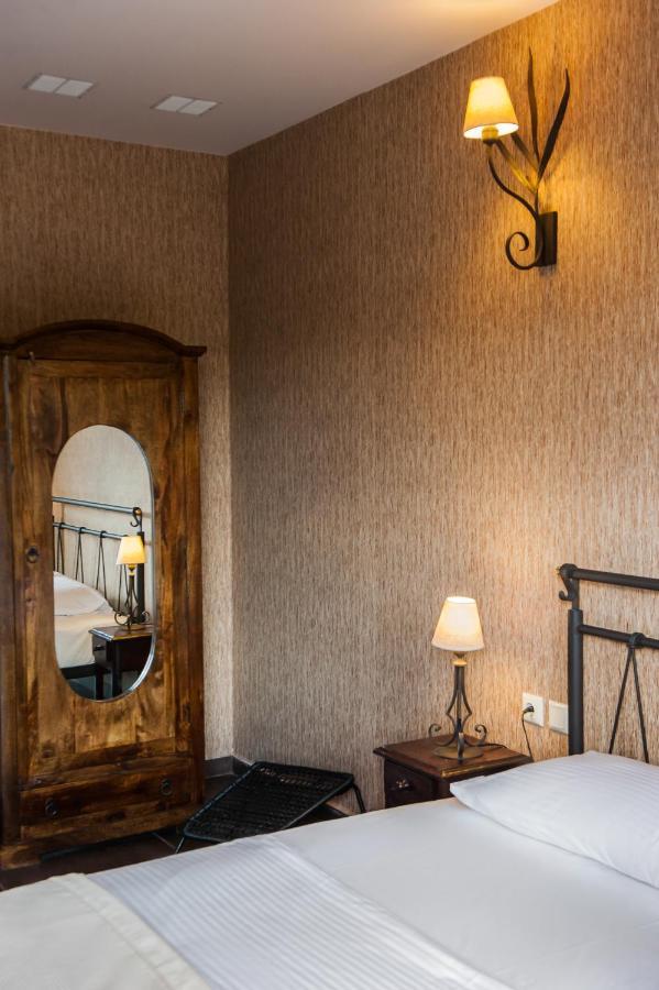 Polys Guest House Katachás 外观 照片