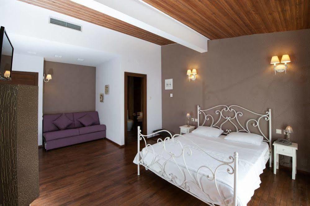 Polys Guest House Katachás 外观 照片
